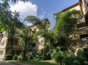 Peaceful, Spacious, Open-plan 2br apartment set in mature garden