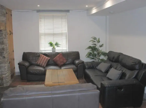 Brackendale Luxury Townhouse, hot Tub,sauna, Games