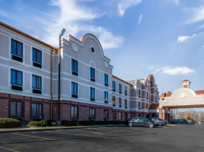 Comfort Inn & Suites Airport - American Way