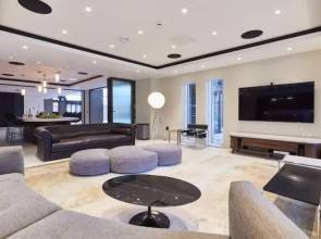 Luxury Spa Apartment in Manchester - Rooftop Swim