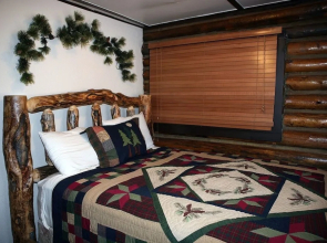 Triple R Cottages: 1 3 Bedroom Cabin