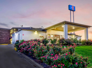Motel 6 Grand Rivers, KY