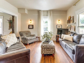 Walk to Downtown: Historic Guthrie Home on Mansur