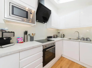 Spacious 1-BDR in central Reading w/ free parking
