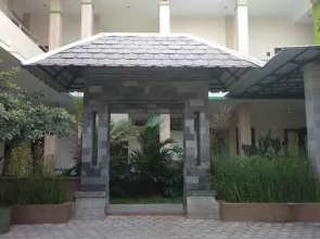 Mawar Indah Hotel near Stasiun Balapan Solo RedPartner