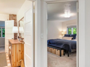 4BR with Firepit, Outdoor Dining and Yard Surrounded by Trees