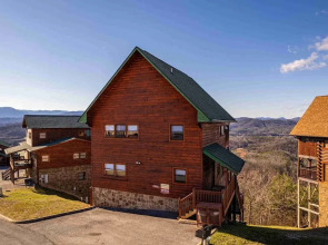 Upscale Cabin Stunning Views Hot Tub Game Room