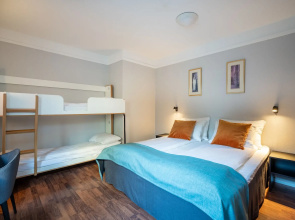 Enter Amalie Hotel