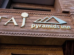 Taj pyramids view inn