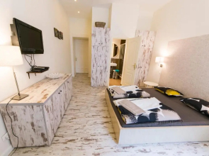 Central 5 Guest House