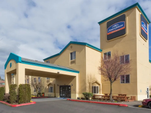 Rodeway Inn & Suites