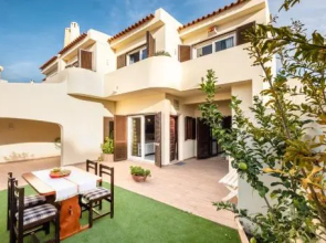 Vila Buganvilia Center city / Beach