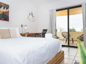 Grand Villa w Private Patio & Parking