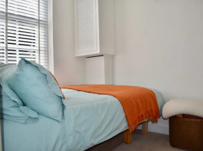 2 Bedroom Apartment Near Hove Seafront