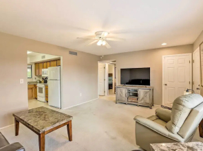 < 1 Mi to Golf: Home w/ Screened Porch in Sun City