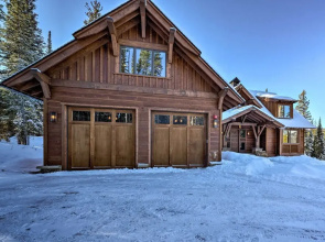 Custom Ski-in/out Chalet With Hot Tub & Wet Bars!