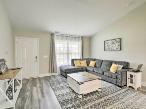 3 Mi to Golf: Loris Home w/ Big Private Yard!