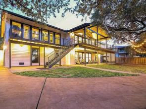 Lago Vista Home w/ Private Dock & Sport Court!