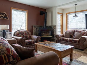 Alpenglow Three Bedroom Two Bath XL A17