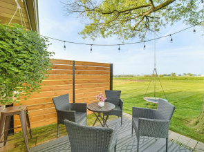 3 Mi to Dutch Wonderland: Serene Home w/ Deck