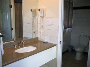 Hollywood La Brea Inn