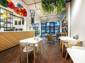 Siam Subway Hostel and Café