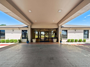 Days Inn by Wyndham Round Rock
