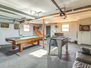 Ski, Hike & More: Poconos Home W/ Hot Tub