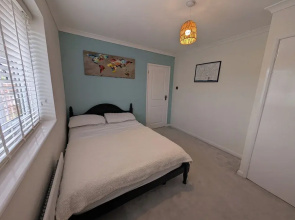 3 Bed-sleeps 5-garden-parking-pets