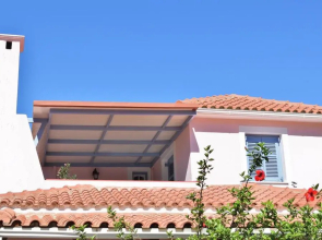 Tzivras Villa & Apartments