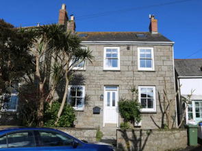 Large cottage, 3 beds all en-suite, small village location overlooking Mousehole