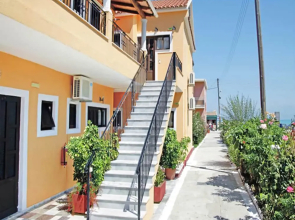 Makis Studios & Apartments