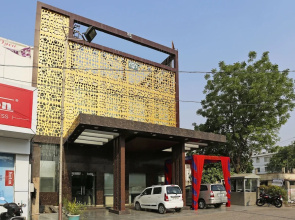 OYO 8902 Hotel Ronald Inn