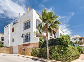 2251-Newly furnished 2 bedrooms with terrace!