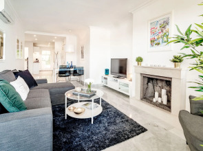 SAT1-walking distance to Puerto Banus