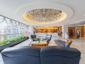Yuesun Finia Hotel (Dazhou Luofu Plaza Railway Station)
