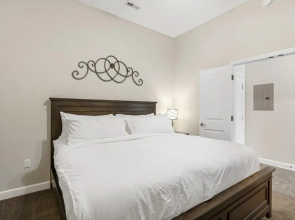 Deluxe 2 Bedroom Villa Lakefront