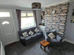 Charming 3-bedroom Home in Doncaster, Perfect for Family, Friends & Contractors
