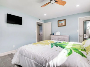 Riverfront Unit w/ Shared Pool & Dock in Melbourne