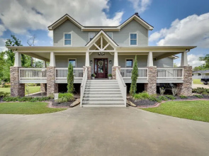 Spacious Lake Charles Craftsman - Pet Friendly!