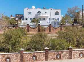 Starlight Luxury Seaside Villa & Suites