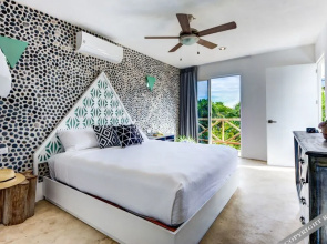 Aura Sunny 1 bedroom suite near beach