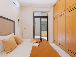 Stylish 3BR Apartment | Insta-worthy pool | Best WiFi | 10 min Bike Ride to the Beach