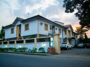 Bhanek Inn