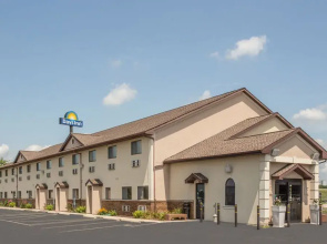 Days Inn Le Roy - Bloomington Southeast