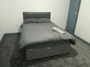Room in Guest Room - Comfortable big Room in Coventry