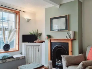 2 bedroom house within walking distance of town