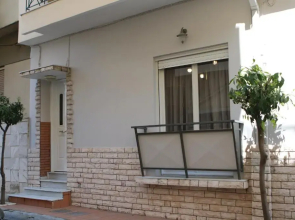 73sq Apt near Athens and Piraeus port with backyard