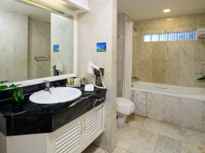 Kingston Suites 