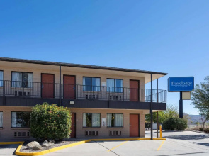 Travelodge by Wyndham Albuquerque East
